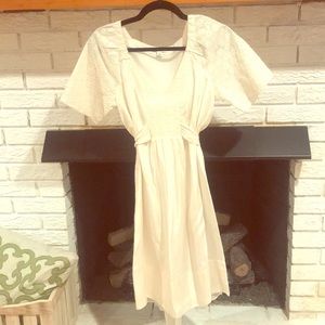 White lace Banana Republic 4 dress. Never worn!